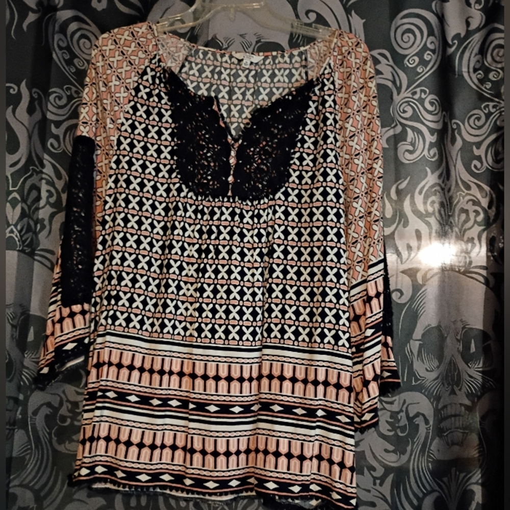 Crown & Ivy Black and Cream Geometric Blouse